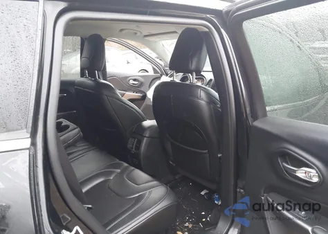 2019 Jeep Cherokee Latitude Plus 4X4 z USA, uszkodzony, nr VIN 1C4PJMLN8KD116391